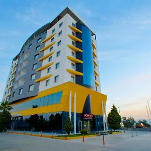 Ramada By Wyndham Otel